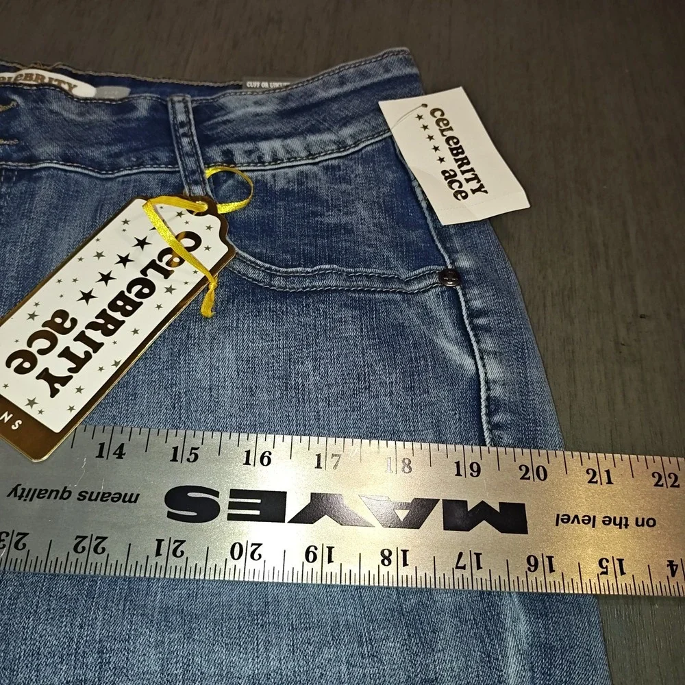 Celebrity Ace Woman's light wash skinny jeans,Size 18